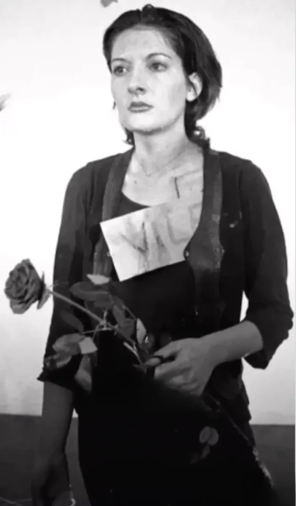 people gave rose to the marina abramovic