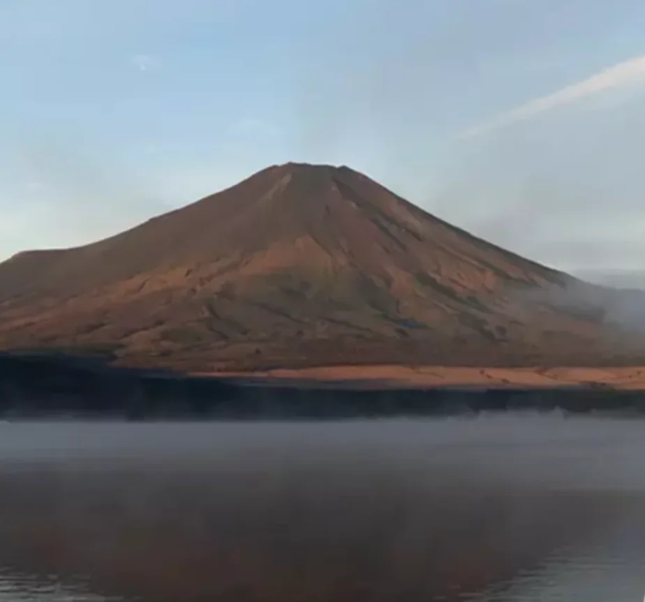 Mount Fuji’s Snowless Peak