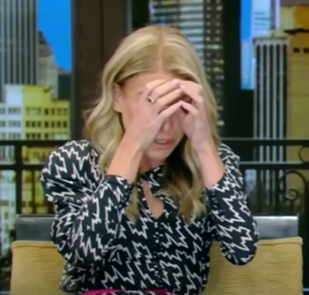 Kelly Ripa Breaks Down in Tears